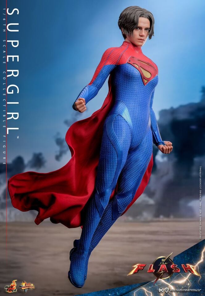 SUPERGIRL Sixth Scale Figure by Hot Toys