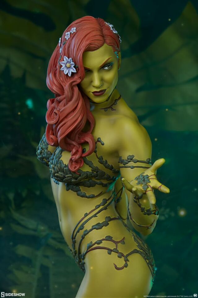 POISON IVY Premium Format™ Figure by Sideshow Collectibles