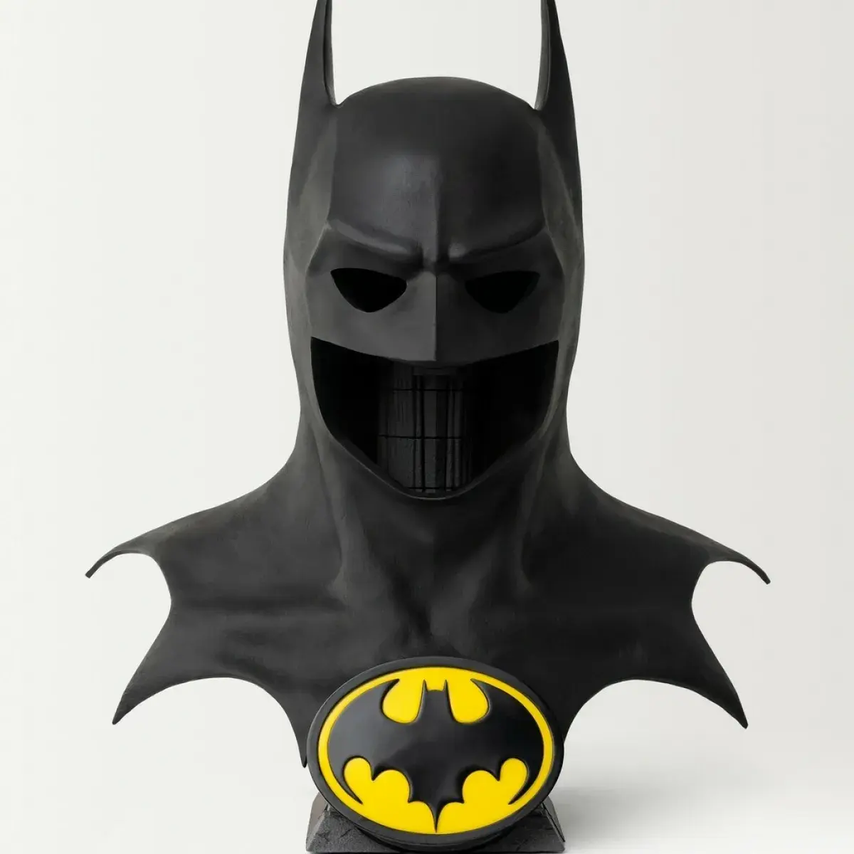 DC Comics: Batman 1:1 Scale Cowl Replica
