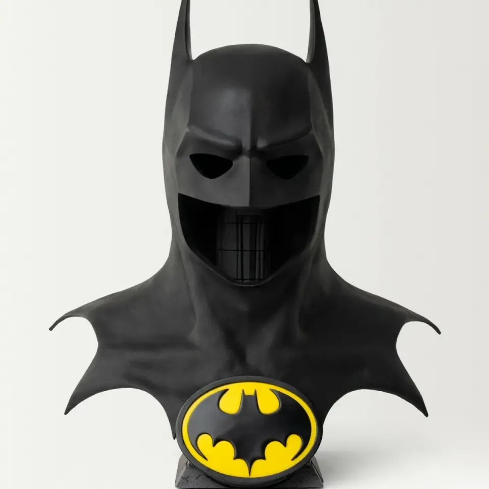 DC Comics: Batman 1:1 Scale Cowl Replica