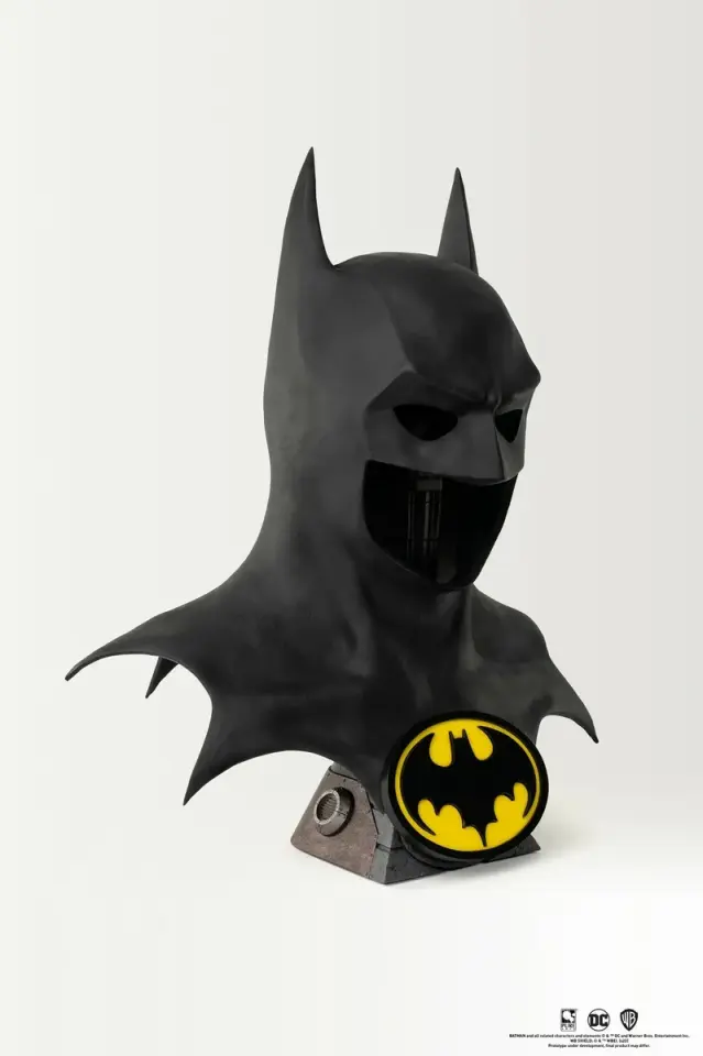 DC Comics: Batman 1:1 Scale Cowl Replica