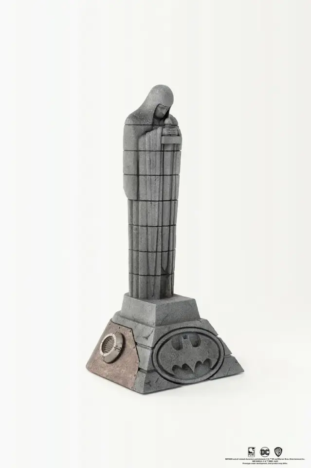 DC Comics: Batman 1:1 Scale Cowl Replica