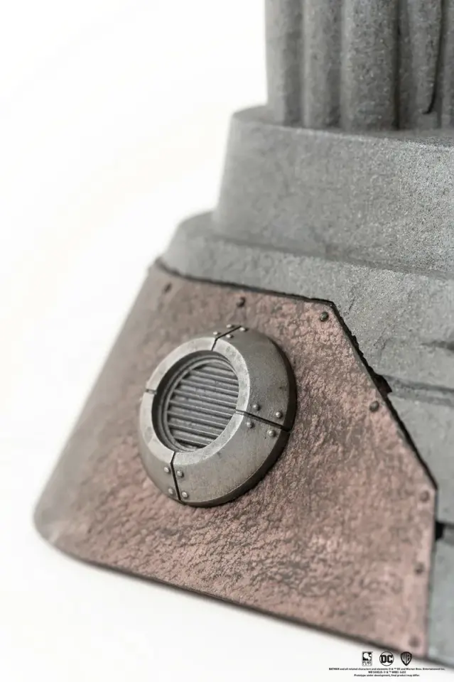 DC Comics: Batman 1:1 Scale Cowl Replica