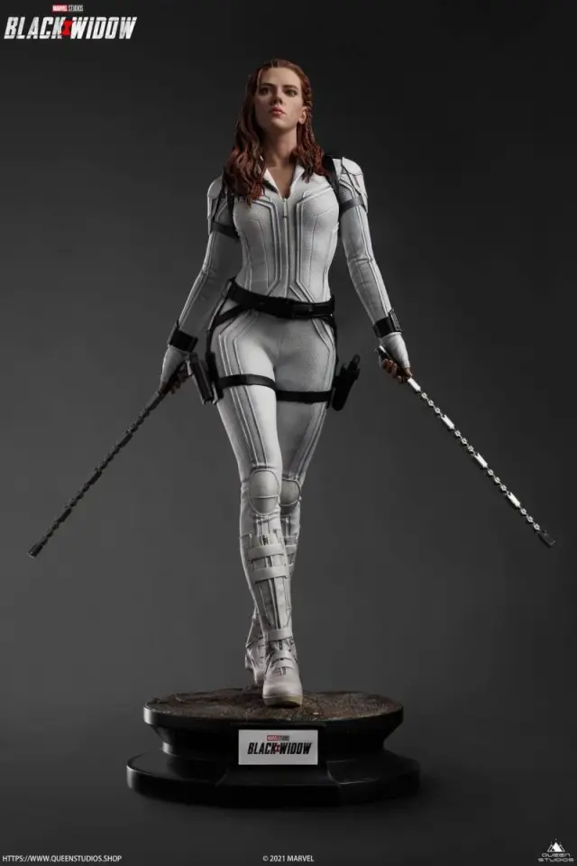 Queen Studios Marvel Black Widow Snow Suit Ver. 1/4 Scale Statue