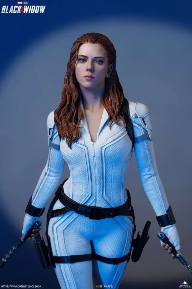 Queen Studios Marvel Black Widow Snow Suit Ver. 1/4 Scale Statue