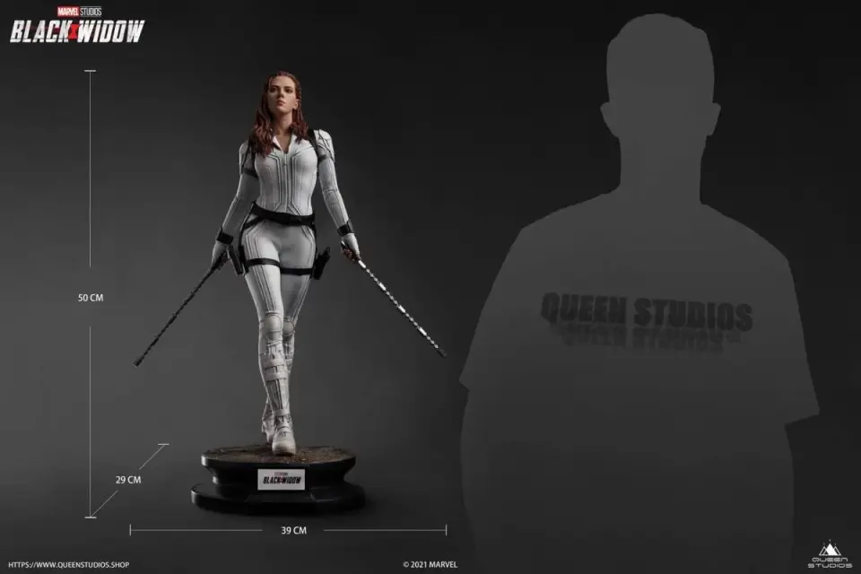Queen Studios Marvel Black Widow Snow Suit Ver. 1/4 Scale Statue