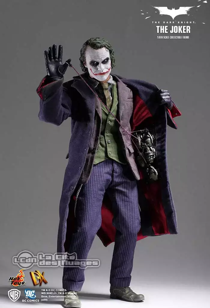 Batman The Dark Knight Collectible Action Figure of the Joker, 1/6 scale size