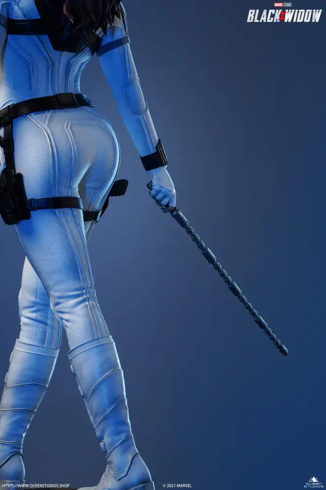 Queen Studios Black Widow Snow Suit 1/4 Scale Statue