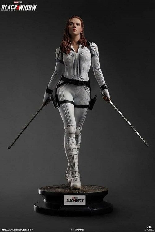 Queen Studios Black Widow Snow Suit 1/4 Scale Statue